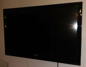 Montage Wandhalterung: Der Fernseher hängt!